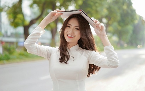 Diễn viên 22 tuổi thi Hoa hậu Việt Nam